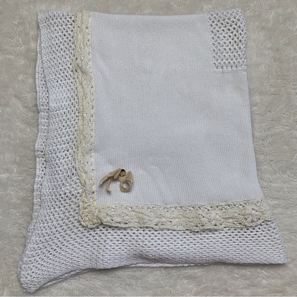 Pili Carrera White Lace Cotton Crochet Baby Blanket